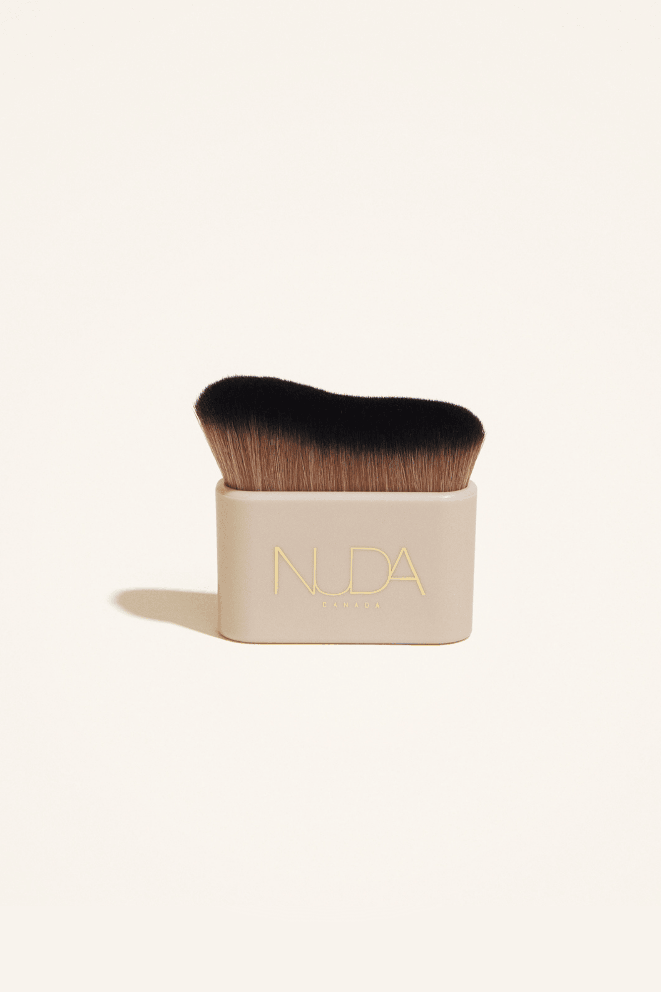 Nuda Blending Brush with ultra-soft vegan bristles for a flawless sun-kissed glow and easy blending.